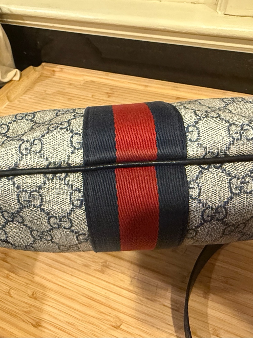 authentic Gucci Beige GG Supreme Canvas Crossbody with Red & Blue Stripe - Picture 7 of 12